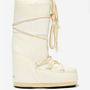 Icon cream nylon Moon Boots size 35-38 NWT
